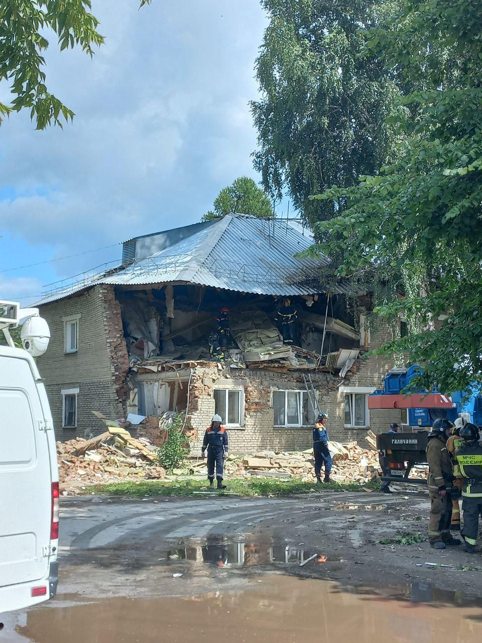 Фото Мощный взрыв произошёл в жилом доме под Новосибирском. Первые жертвы и кадры ЧП. ОНЛАЙН 8 - Сиб.ФМ Фото Мощный взрыв произошёл в жилом доме под Новосибирском. Первые жертвы и кадры ЧП. ОНЛАЙН 8